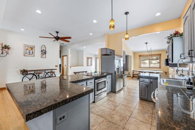 1115 Jonathan LANE, La Crescent, MN 55947