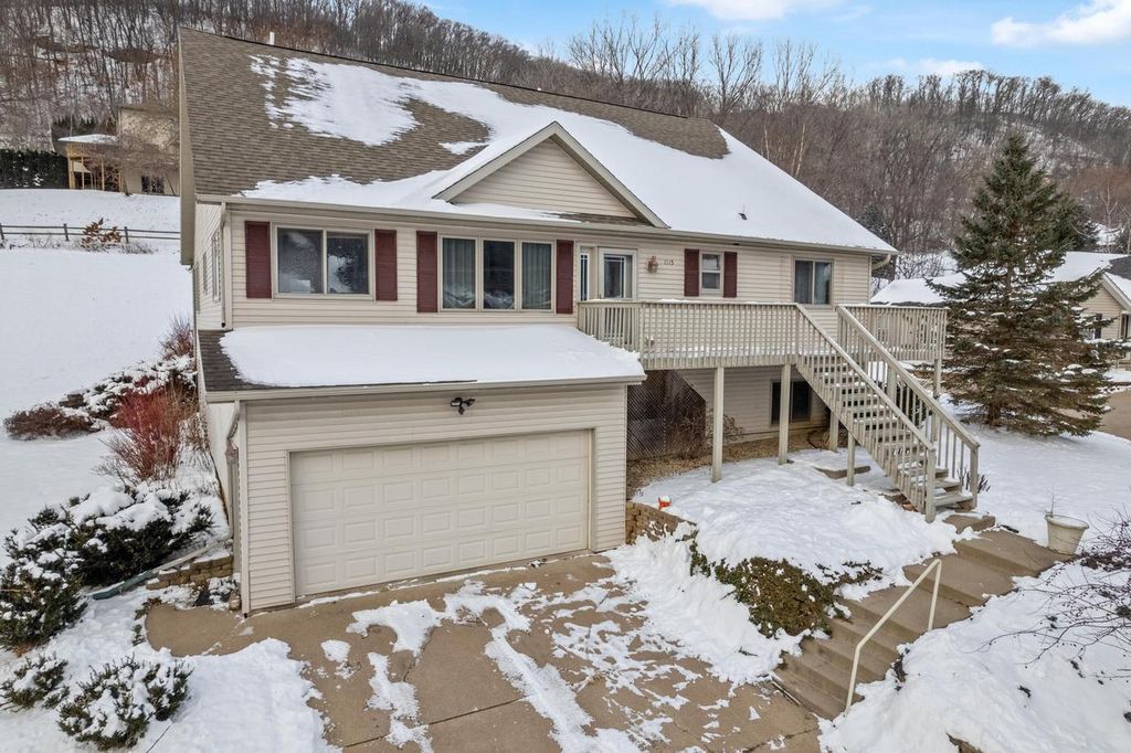 1115 Jonathan LANE, La Crescent, MN 55947