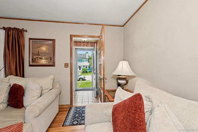 13 Lorenz Avenue, New Rochelle, NY 10801