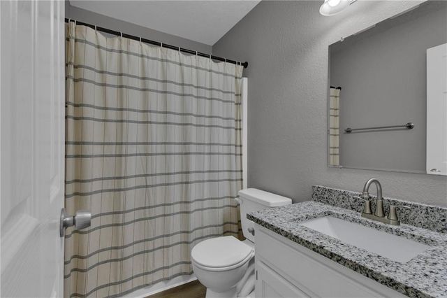 1877 Chickadee Drive, Liberty, MO 64068