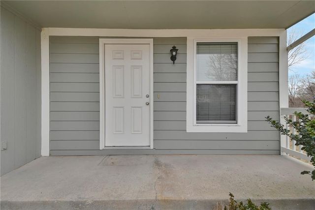 1877 Chickadee Drive, Liberty, MO 64068