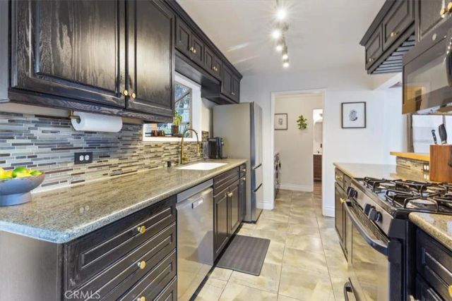 2207 Apex Avenue, Los Angeles, CA 90039