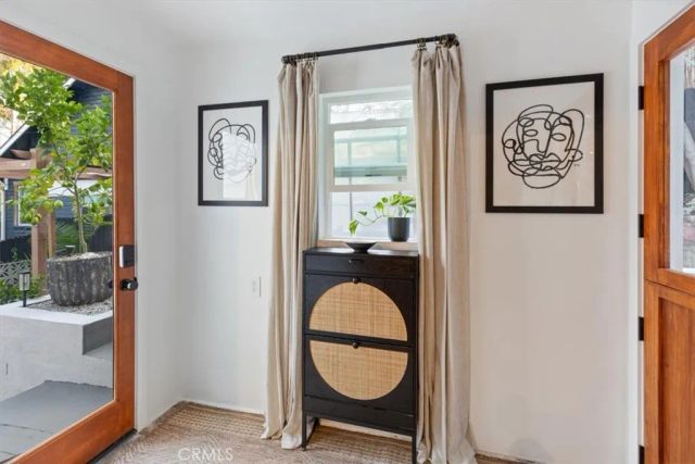 2207 Apex Avenue, Los Angeles, CA 90039