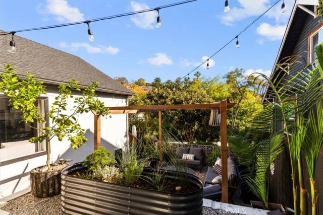 2207 Apex Avenue, Los Angeles, CA 90039