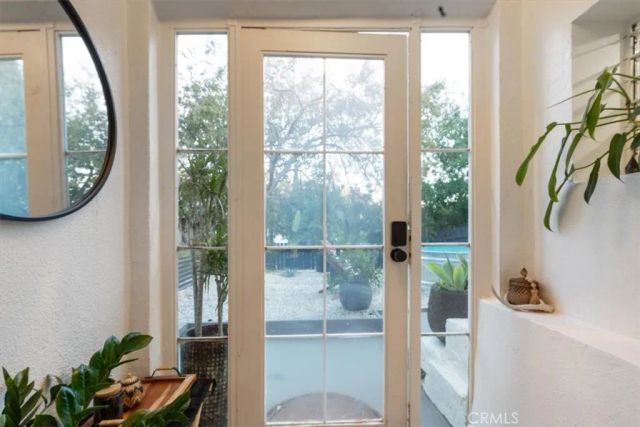 2207 Apex Avenue, Los Angeles, CA 90039