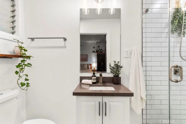 2207 Apex Avenue, Los Angeles, CA 90039