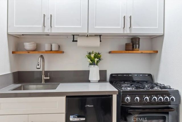 2207 Apex Avenue, Los Angeles, CA 90039