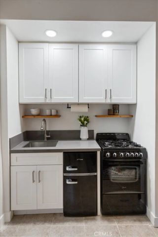 2207 Apex Avenue, Los Angeles, CA 90039