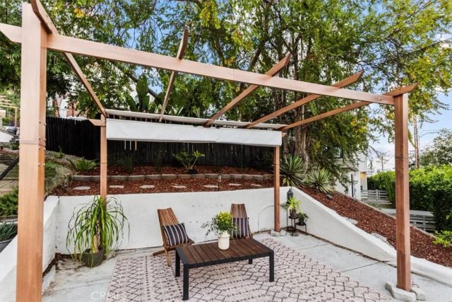 2207 Apex Avenue, Los Angeles, CA 90039