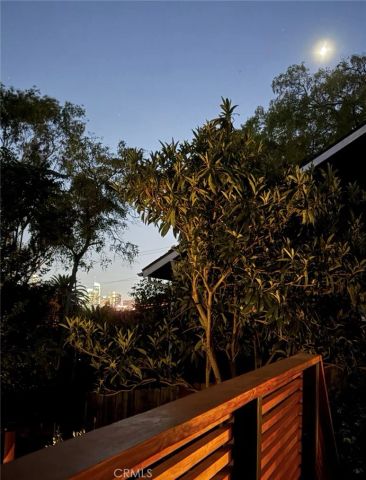 2207 Apex Avenue, Los Angeles, CA 90039