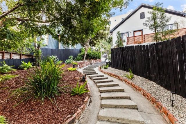 2207 Apex Avenue, Los Angeles, CA 90039