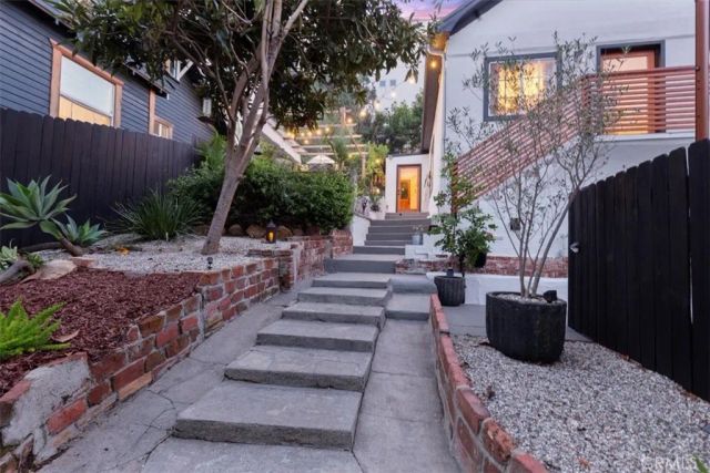 2207 Apex Avenue, Los Angeles, CA 90039