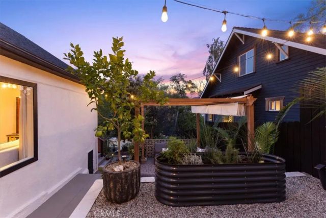 2207 Apex Avenue, Los Angeles, CA 90039