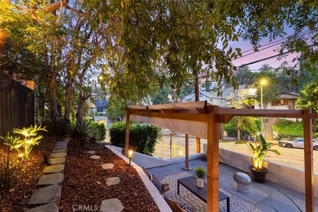 2207 Apex Avenue, Los Angeles, CA 90039