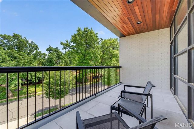 317 N Central Avenue, Clayton, MO 63105