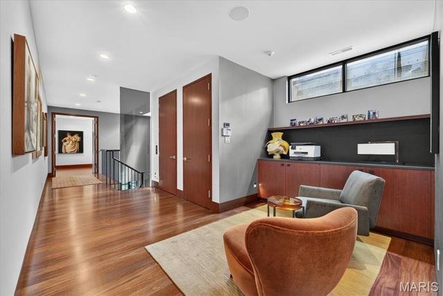 317 N Central Avenue, Clayton, MO 63105