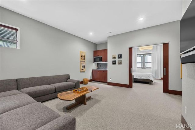 317 N Central Avenue, Clayton, MO 63105