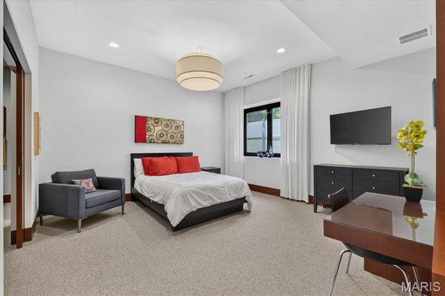317 N Central Avenue, Clayton, MO 63105