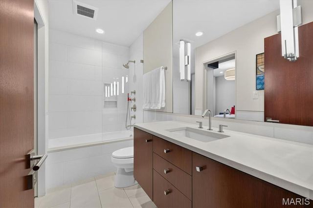 317 N Central Avenue, Clayton, MO 63105