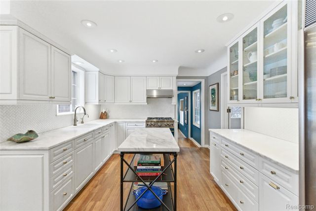 16621 Maumee Street, Grosse Pointe Park, MI 48230