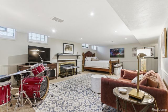 16621 Maumee Street, Grosse Pointe Park, MI 48230