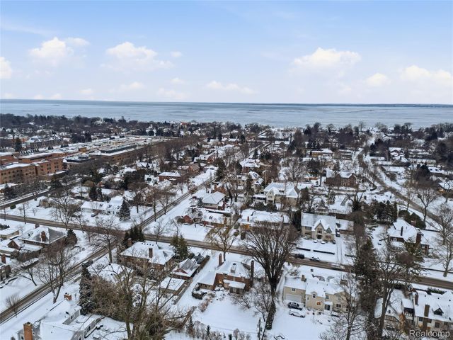 16621 Maumee Street, Grosse Pointe Park, MI 48230