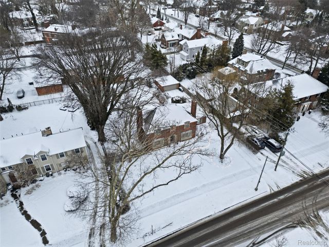 16621 Maumee Street, Grosse Pointe Park, MI 48230