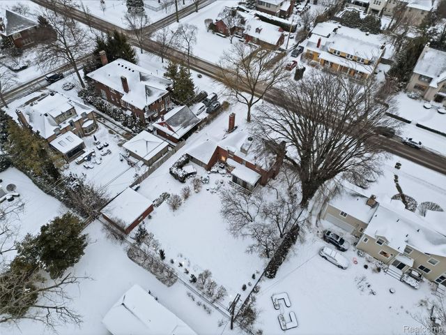 16621 Maumee Street, Grosse Pointe Park, MI 48230