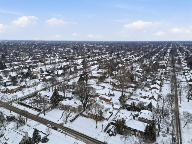 16621 Maumee Street, Grosse Pointe Park, MI 48230