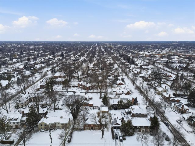 16621 Maumee Street, Grosse Pointe Park, MI 48230
