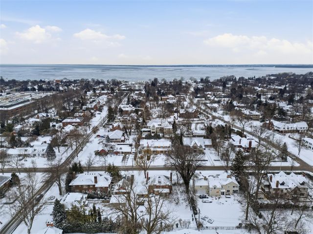 16621 Maumee Street, Grosse Pointe Park, MI 48230