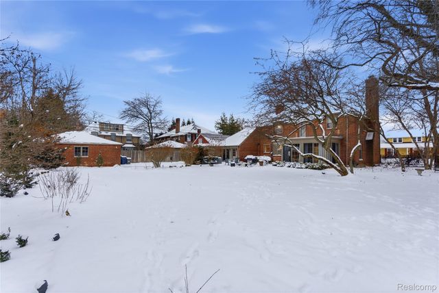 16621 Maumee Street, Grosse Pointe Park, MI 48230