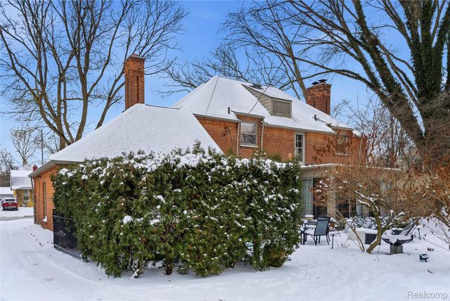 16621 Maumee Street, Grosse Pointe Park, MI 48230