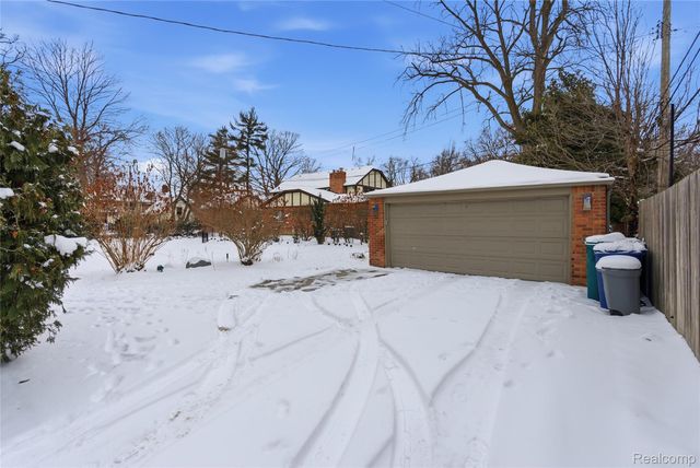 16621 Maumee Street, Grosse Pointe Park, MI 48230