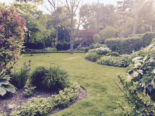 16621 Maumee Street, Grosse Pointe Park, MI 48230