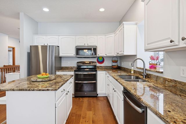 15840 Cicerone Path, Rosemount, MN 55068