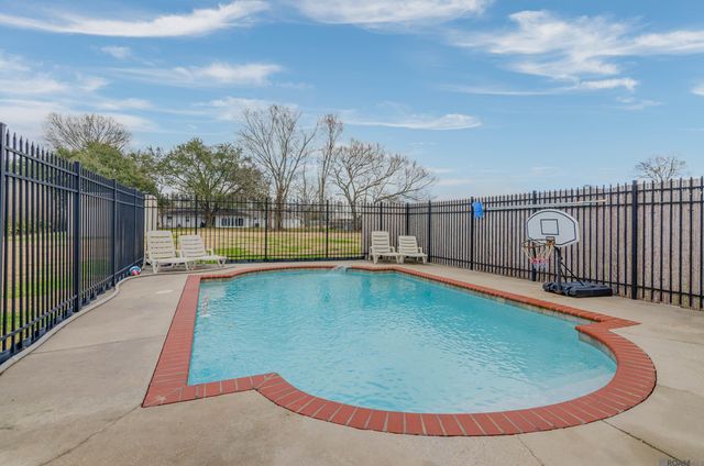 4632 Mckenzie Ln, Brusly, LA 70719