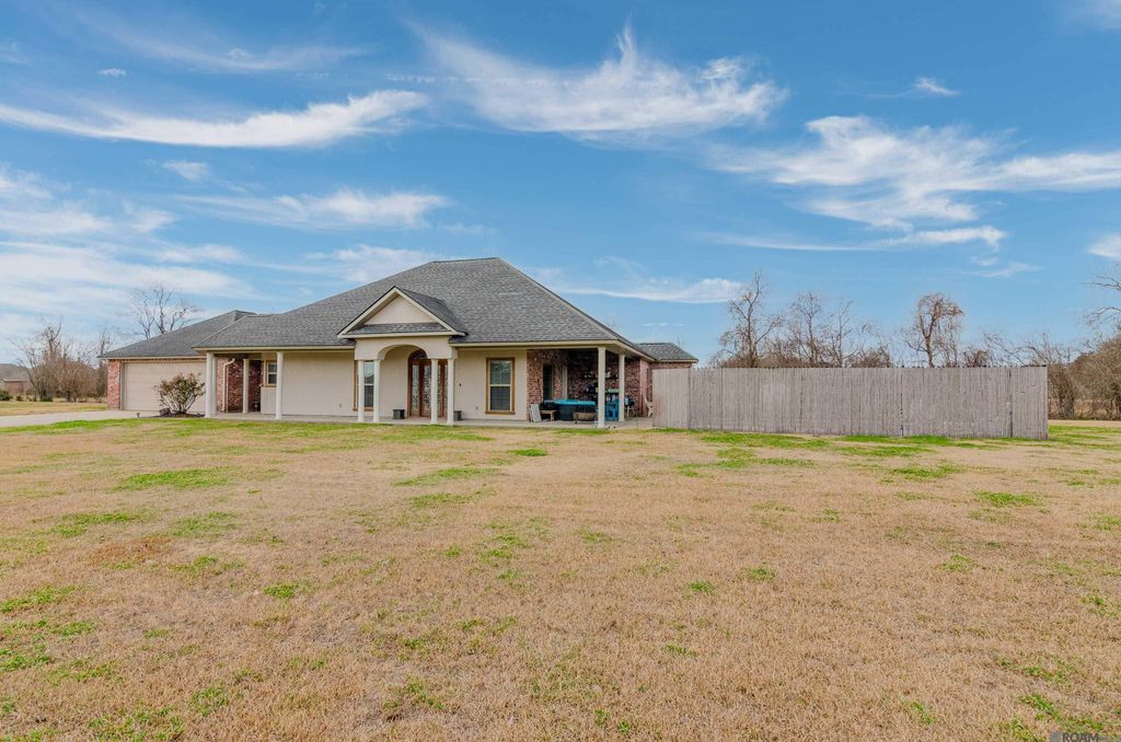 4632 Mckenzie Ln, Brusly, LA 70719