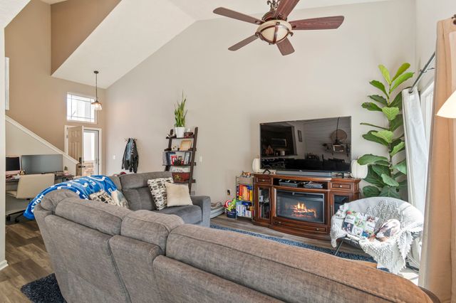 1056 Somerset Springs Dr, Spring Hill, TN 37174