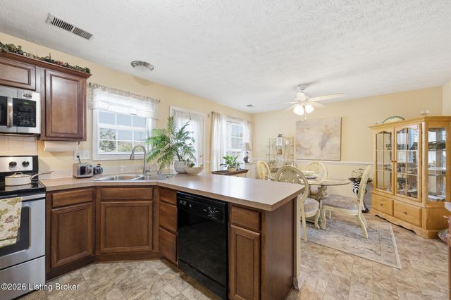 6030 Woodhaven Pl Cir, Louisville, KY 40228