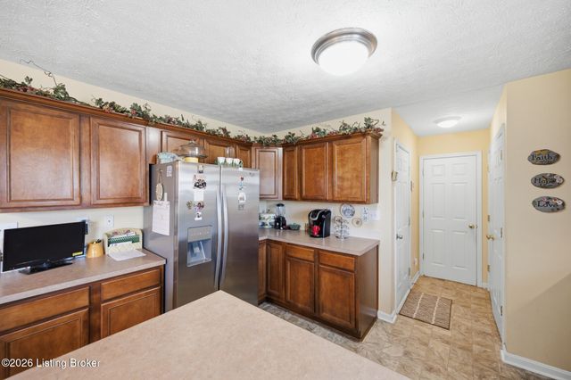 6030 Woodhaven Pl Cir, Louisville, KY 40228