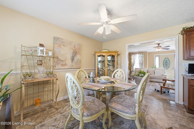 6030 Woodhaven Pl Cir, Louisville, KY 40228