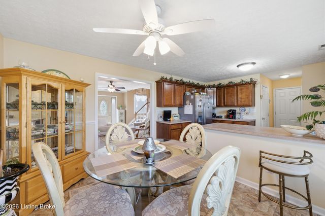 6030 Woodhaven Pl Cir, Louisville, KY 40228