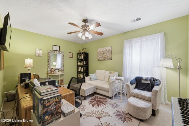 6030 Woodhaven Pl Cir, Louisville, KY 40228