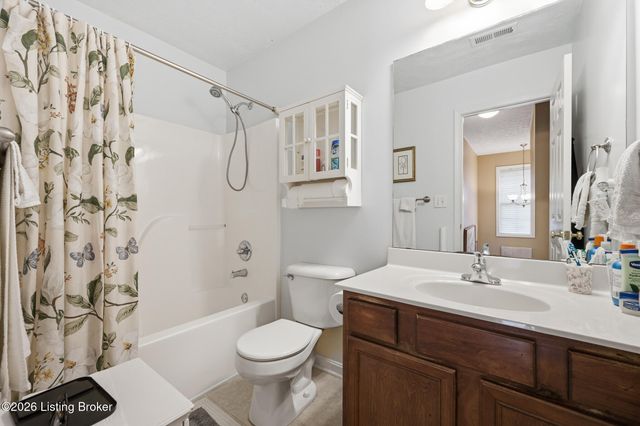 6030 Woodhaven Pl Cir, Louisville, KY 40228