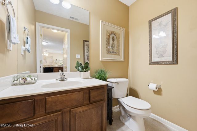 6030 Woodhaven Pl Cir, Louisville, KY 40228