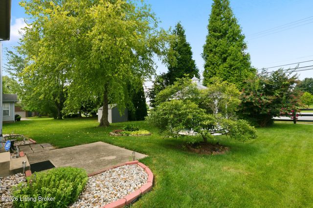 6030 Woodhaven Pl Cir, Louisville, KY 40228