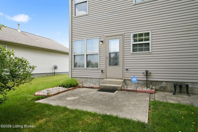 6030 Woodhaven Pl Cir, Louisville, KY 40228