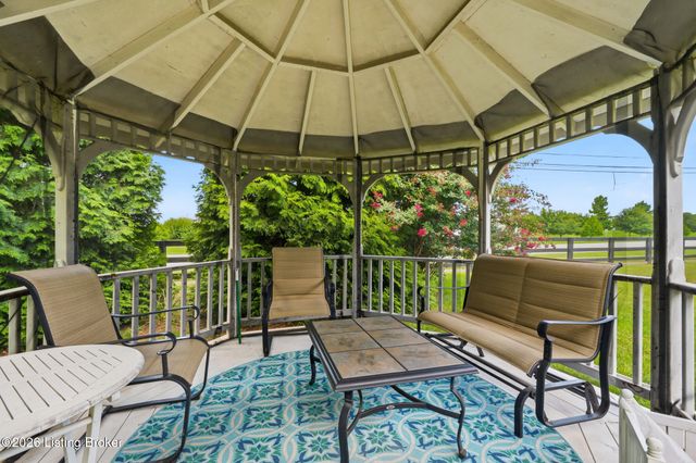 6030 Woodhaven Pl Cir, Louisville, KY 40228