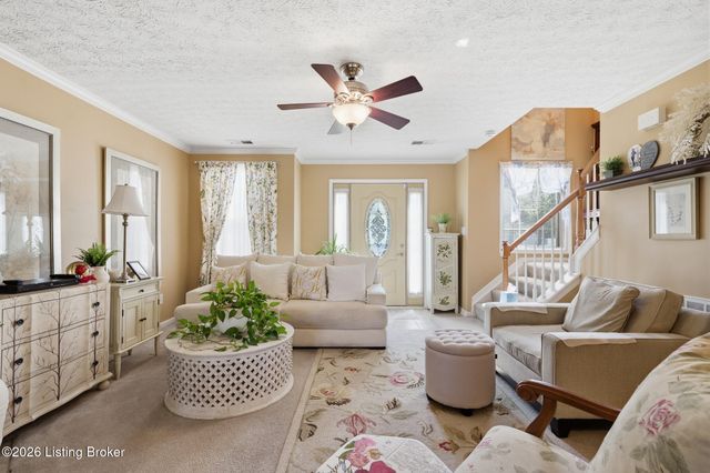 6030 Woodhaven Pl Cir, Louisville, KY 40228